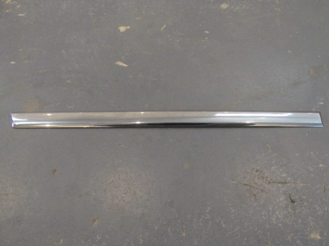 Молдинг задней правой двери