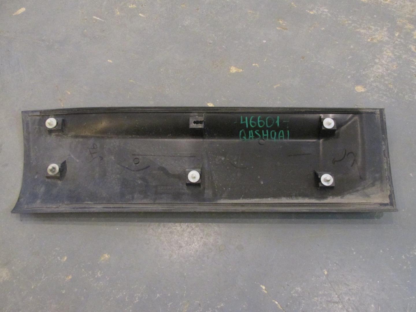 Накладка двери задней левой