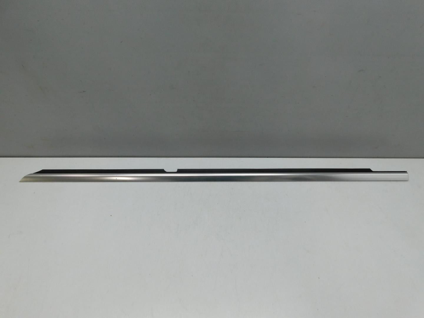 Молдинг задней правой двери