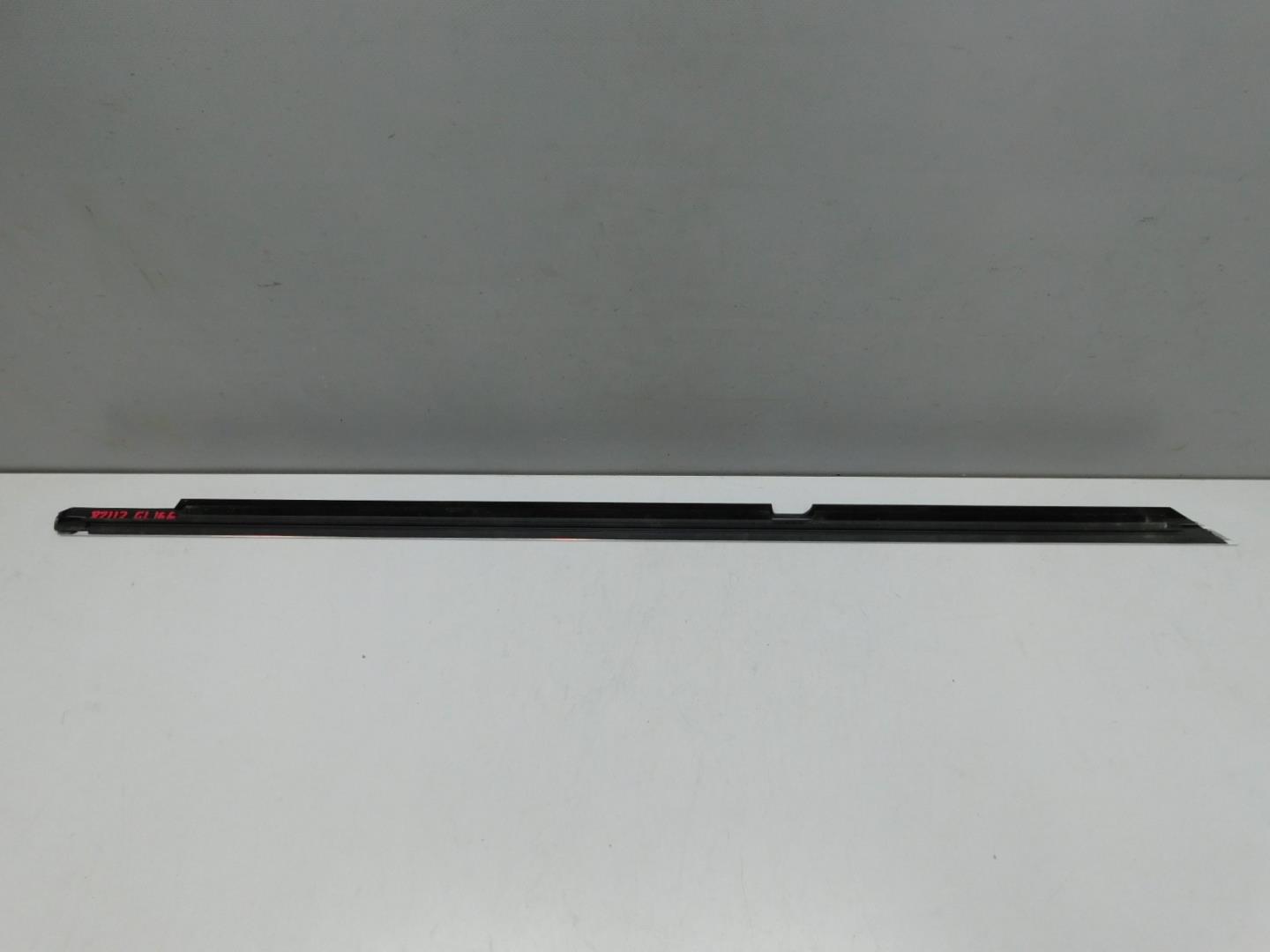 Молдинг задней правой двери