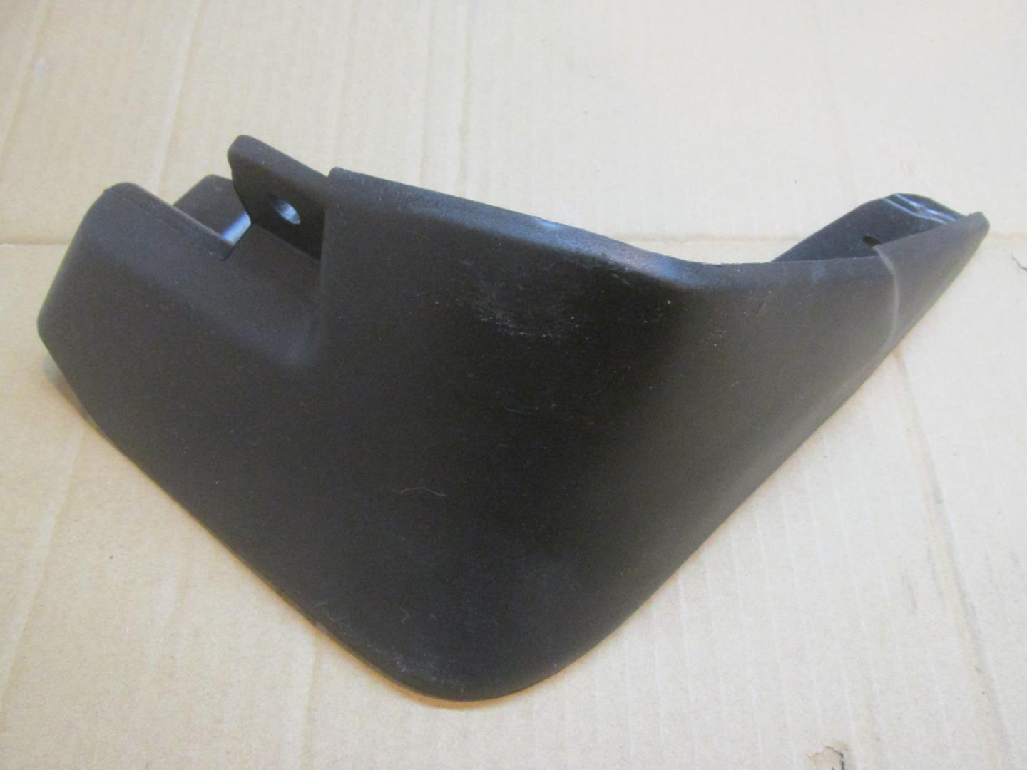 Брызговик передний правый