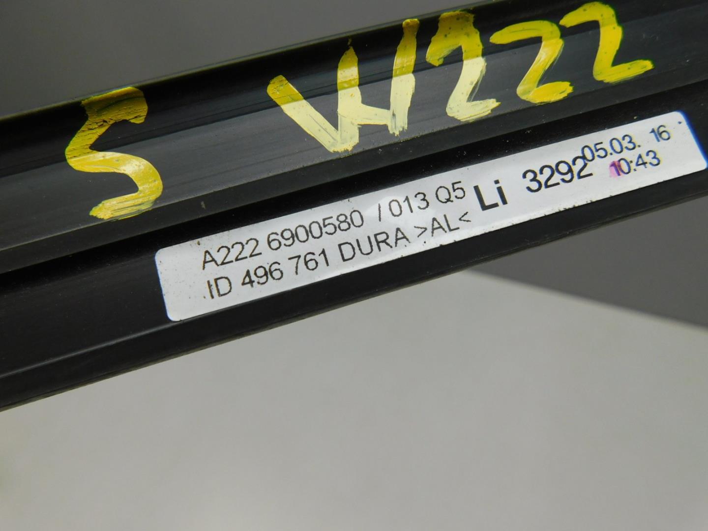 Молдинг двери передней левой