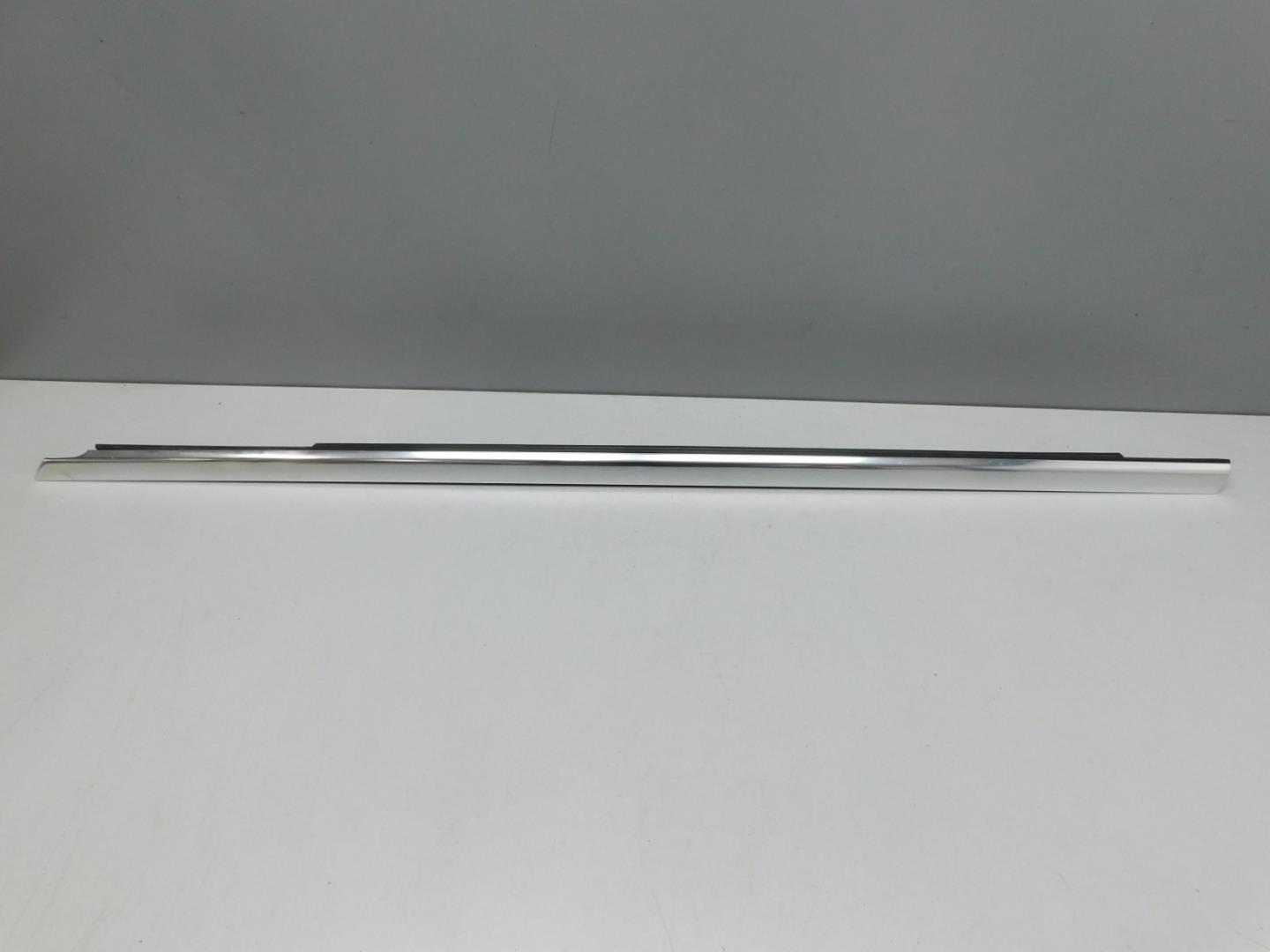 Молдинг двери передней левой