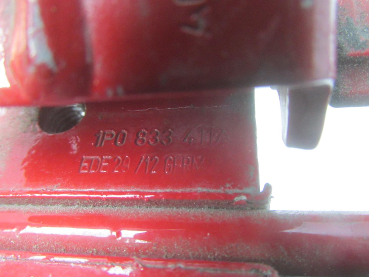 Петля двери задней левой верхняя