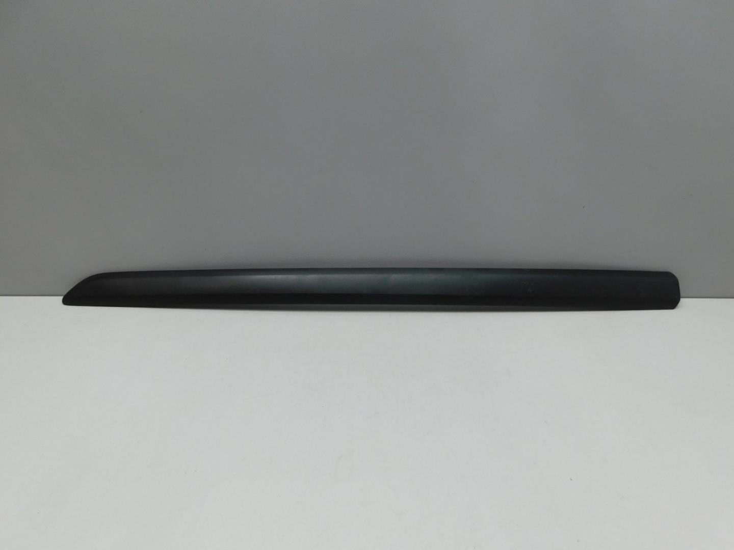 Молдинг двери передней левой