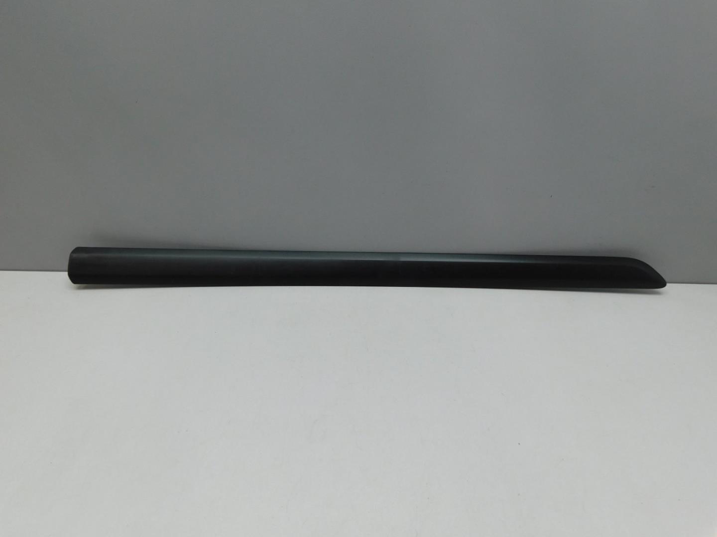 Молдинг передней правой двери