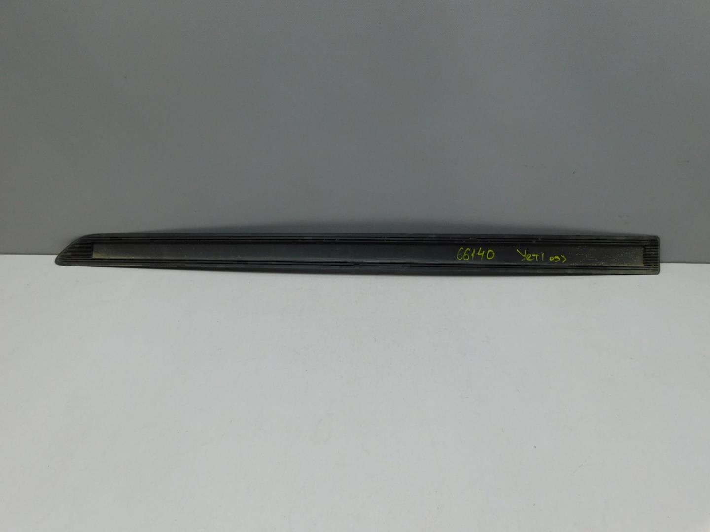 Молдинг передней правой двери