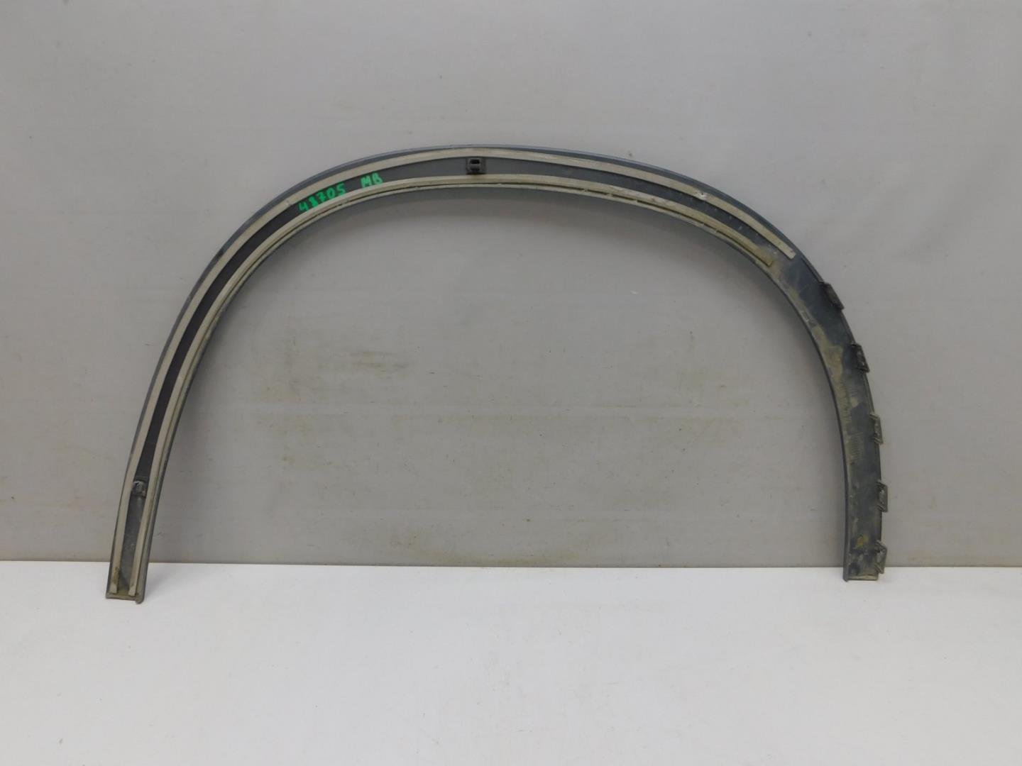 Накладка переднего крыла левого