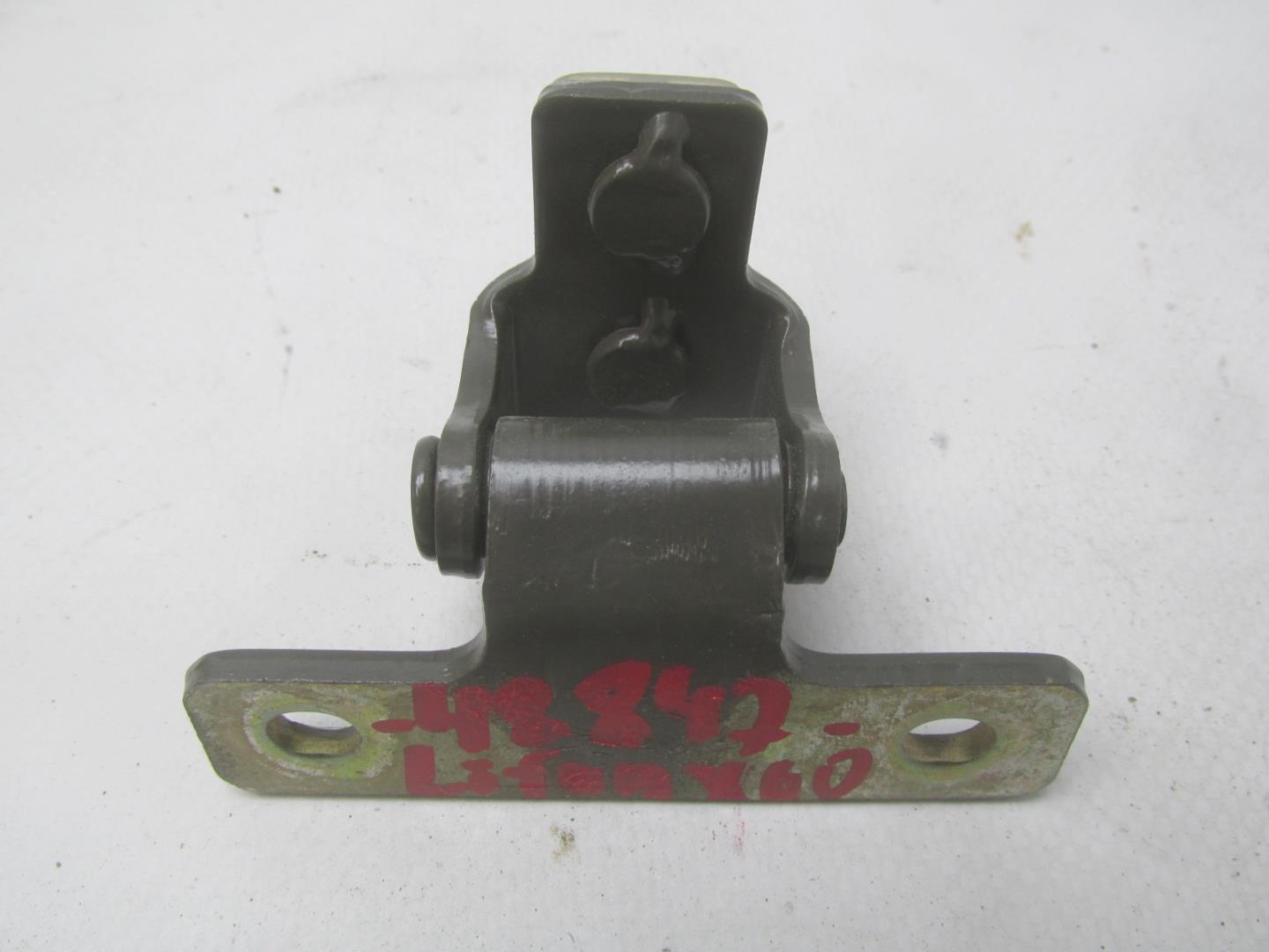 Петля двери багажника