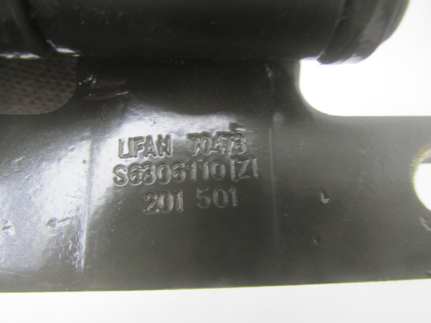 Петля двери багажника