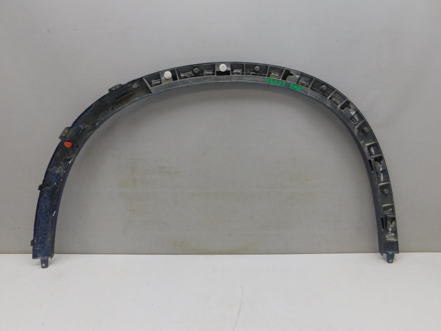 Накладка переднего крыла правого