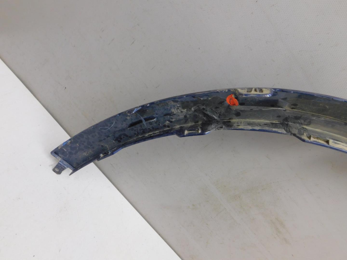 Накладка переднего крыла правого