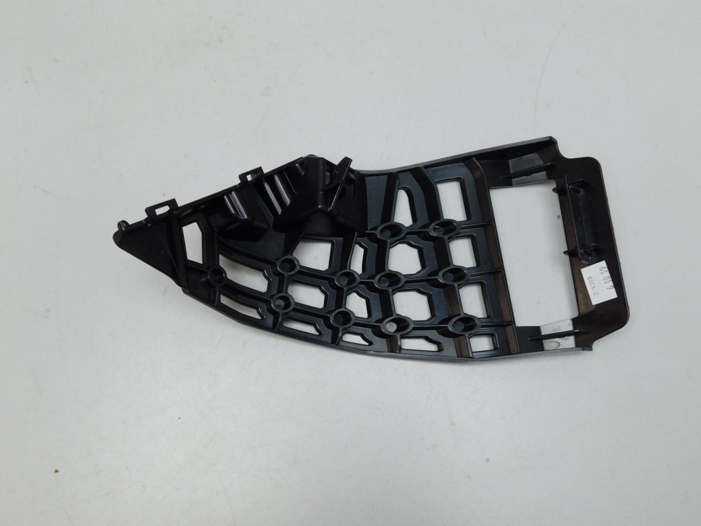 Направляющая переднего бампера