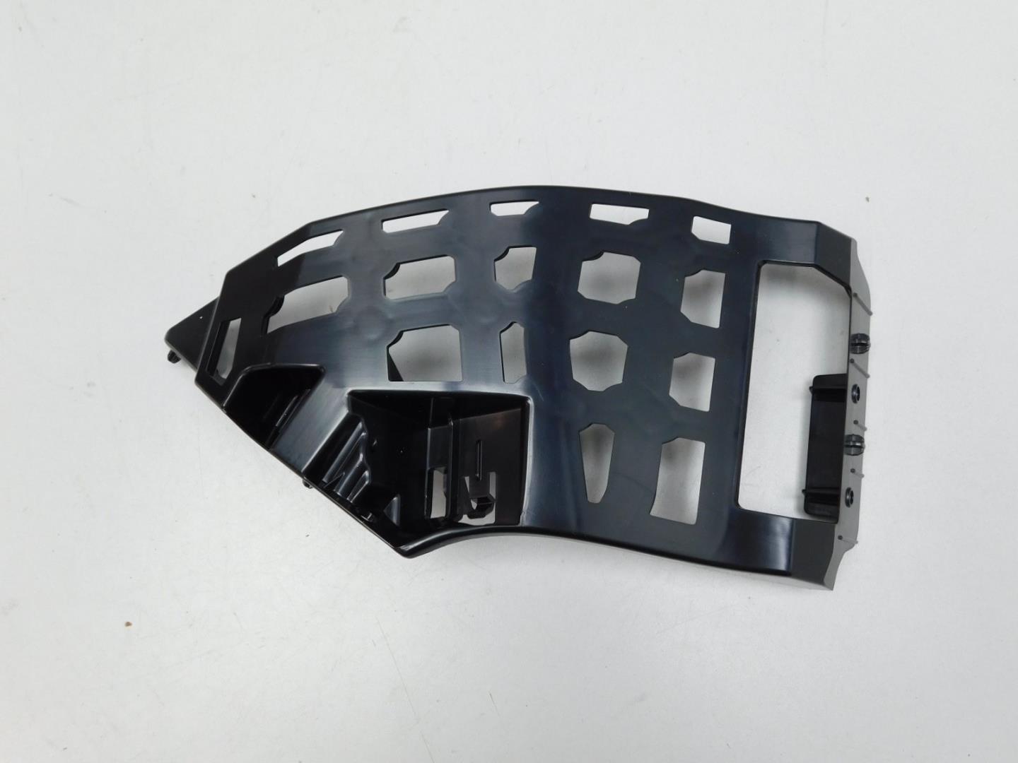 Направляющая переднего бампера