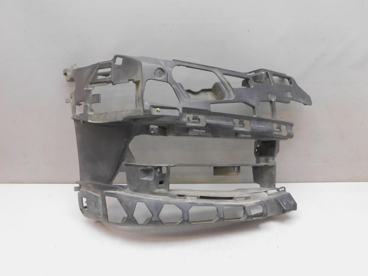 Кронштейн переднего бампера