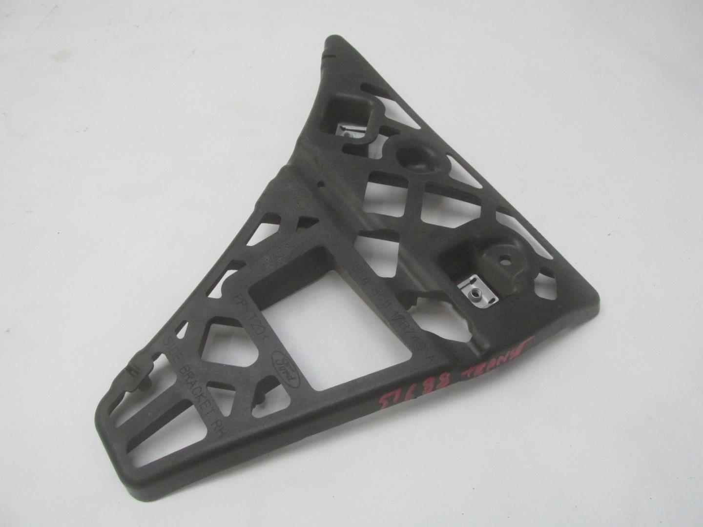 Направляющая переднего бампера