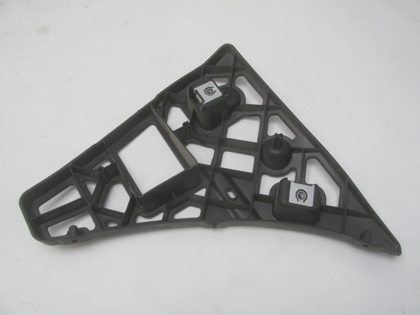 Направляющая переднего бампера