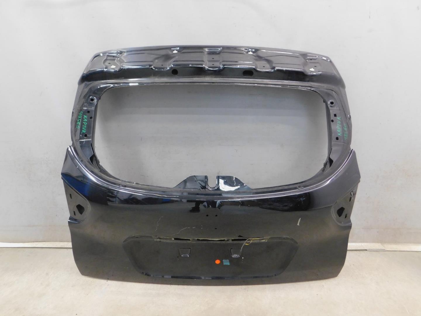 Дверь багажника