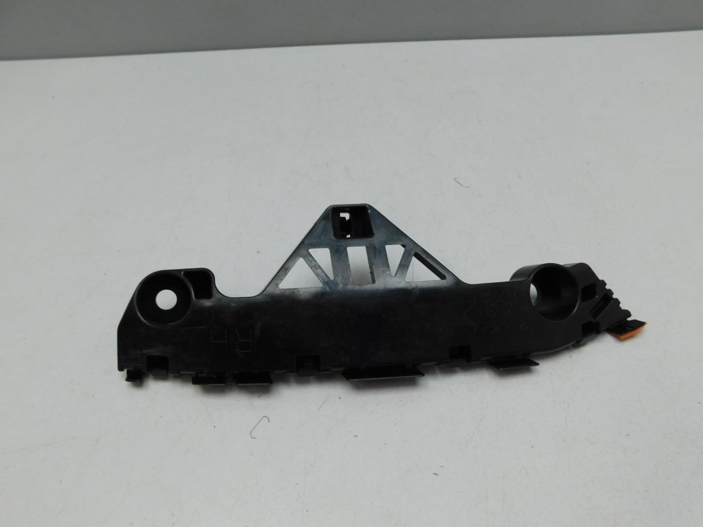 Направляющая переднего бампера