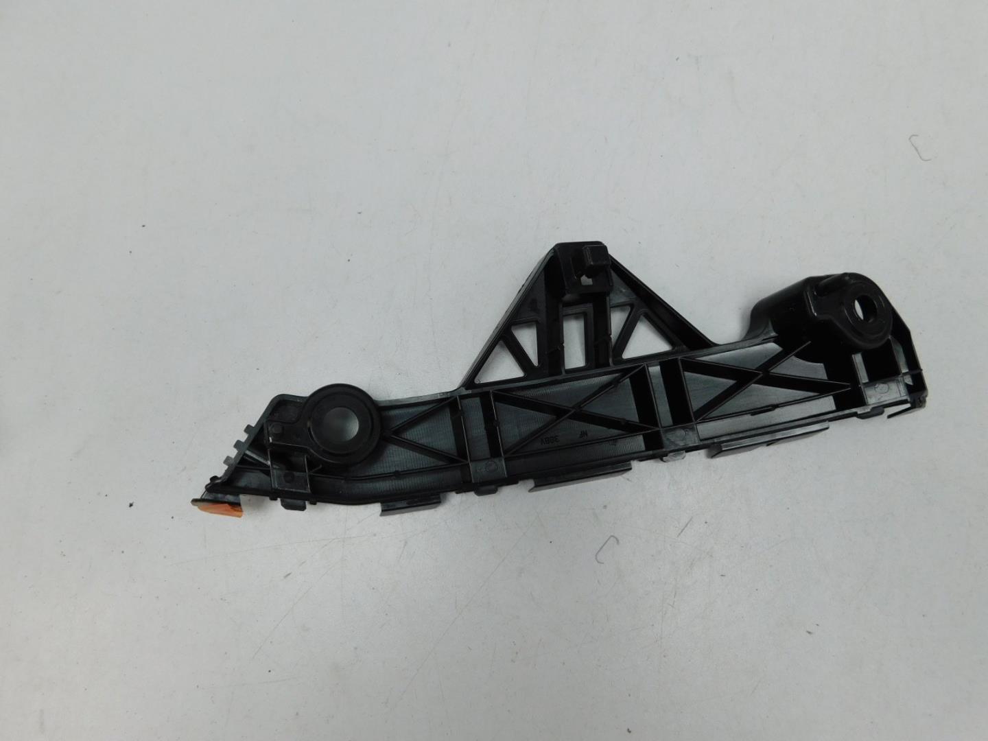 Направляющая переднего бампера