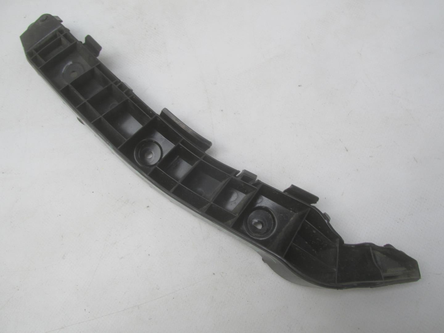 Направляющая заднего бампера