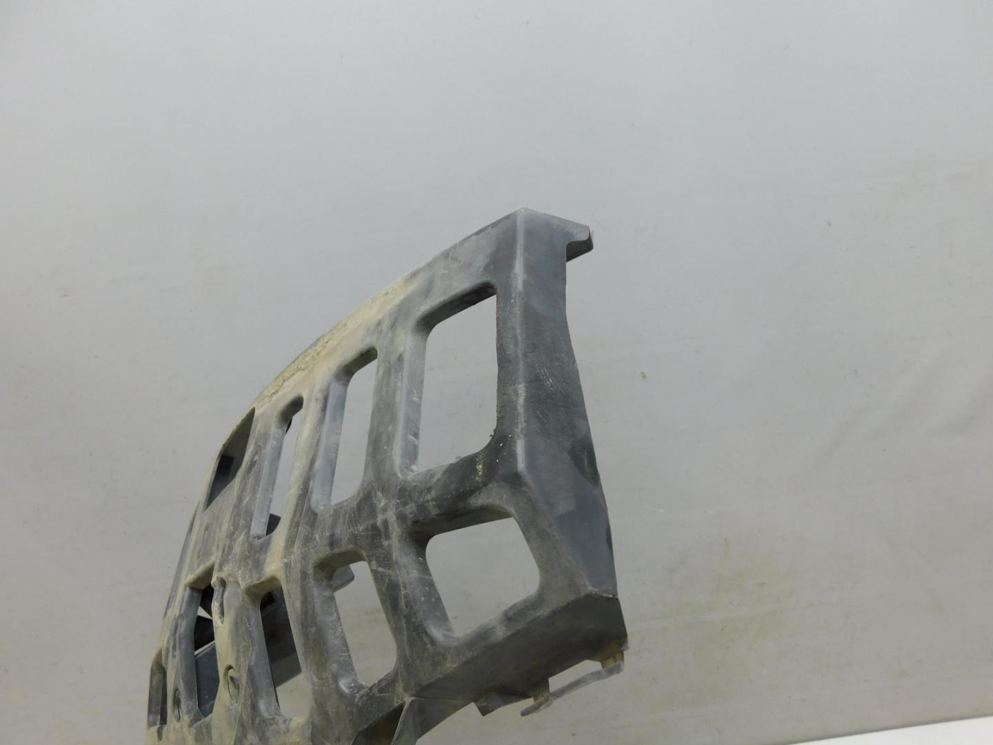 Кронштейн переднего бампера