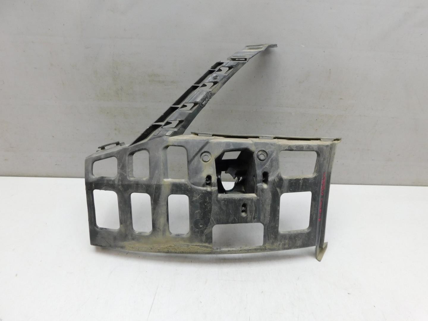 Кронштейн переднего бампера