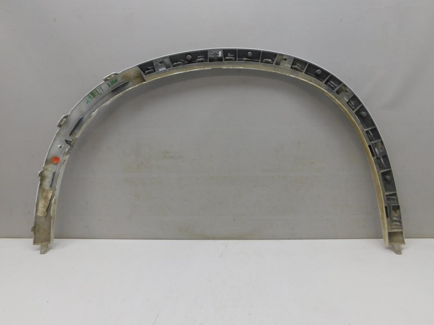 Накладка переднего крыла правого