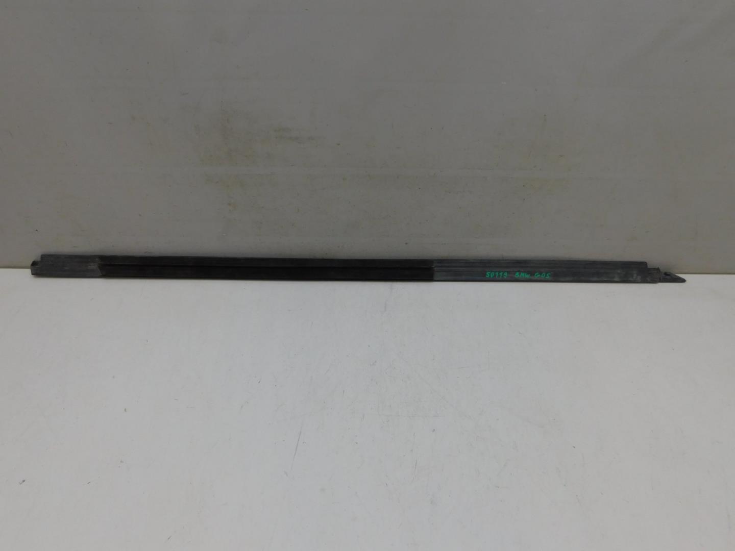 Накладка стекла заднего левого