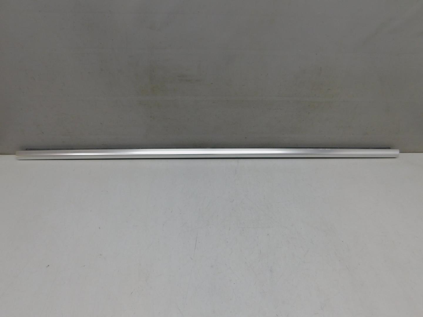 Накладка стекла заднего левого