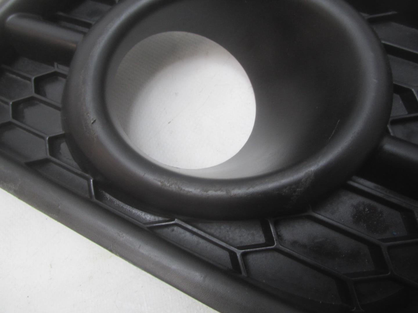 Решетка в бампер правая