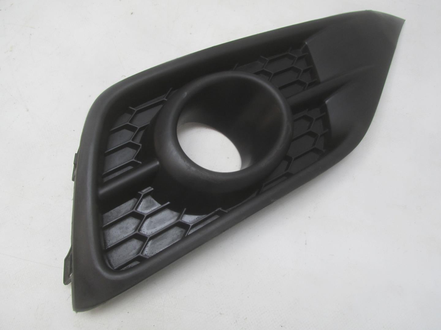 Решетка в бампер правая