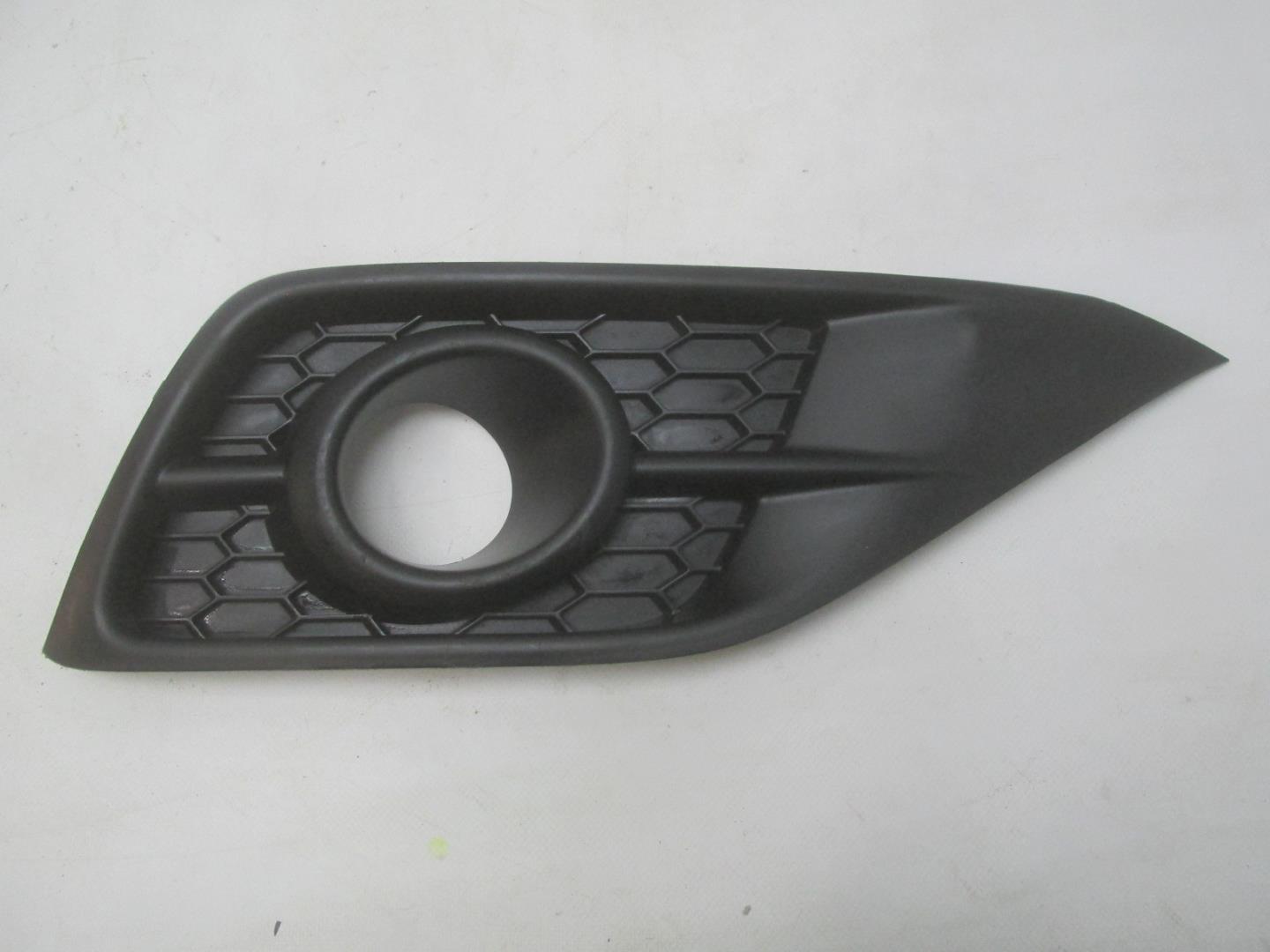 Решетка в бампер правая