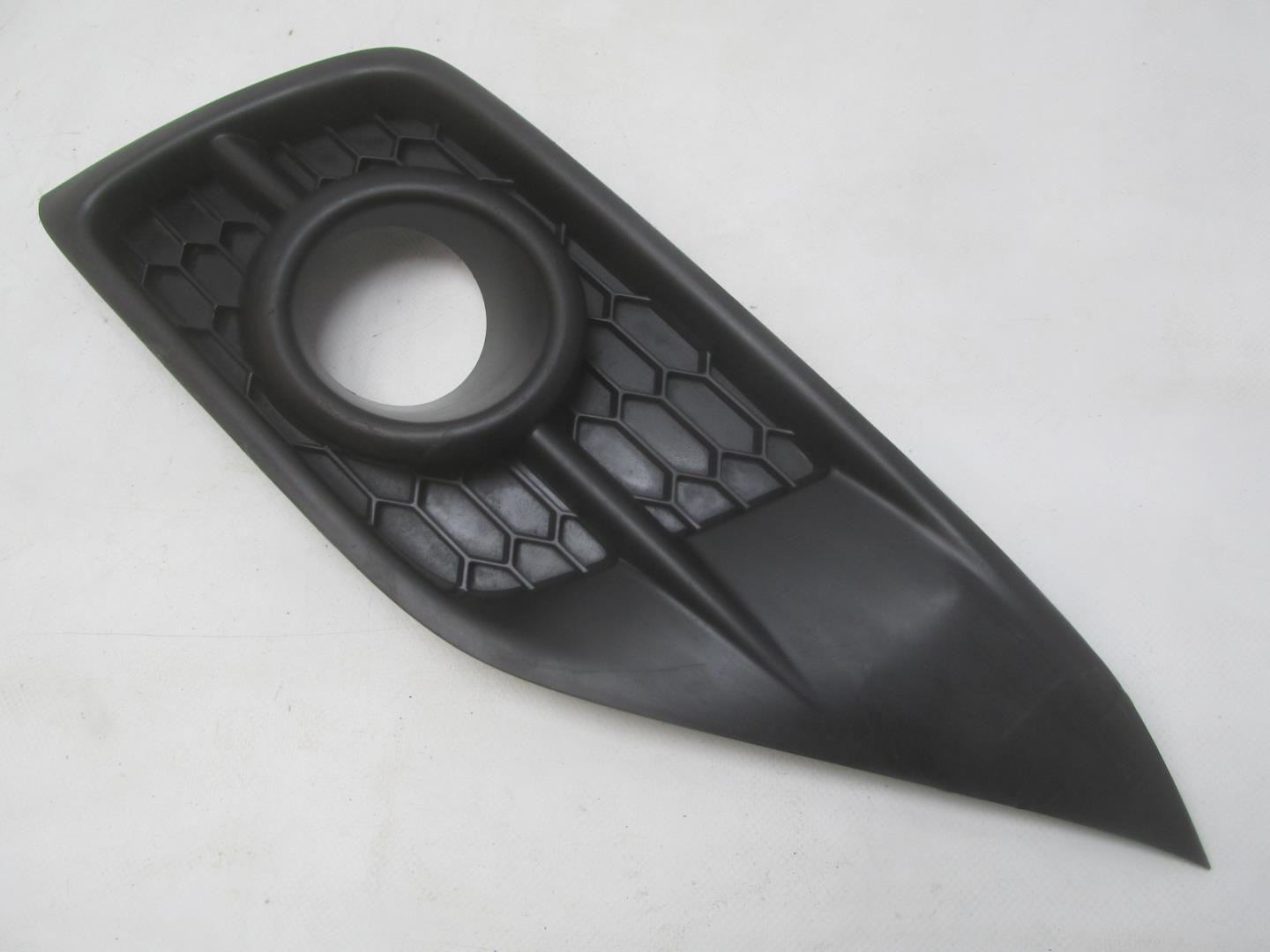 Решетка в бампер правая