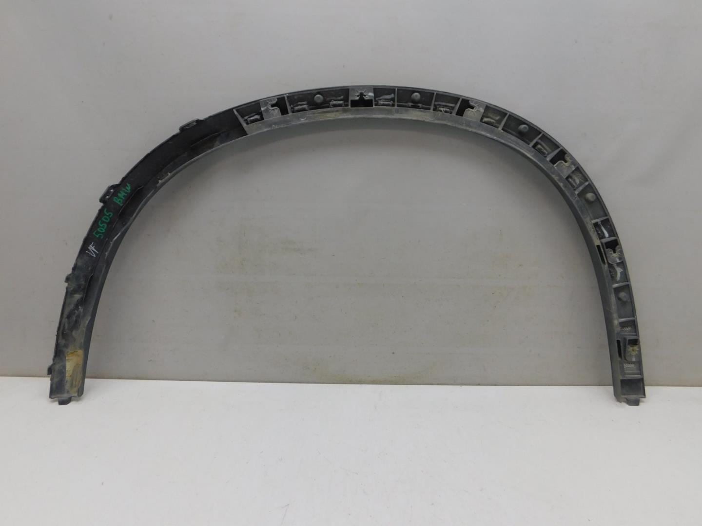 Накладка переднего крыла правого