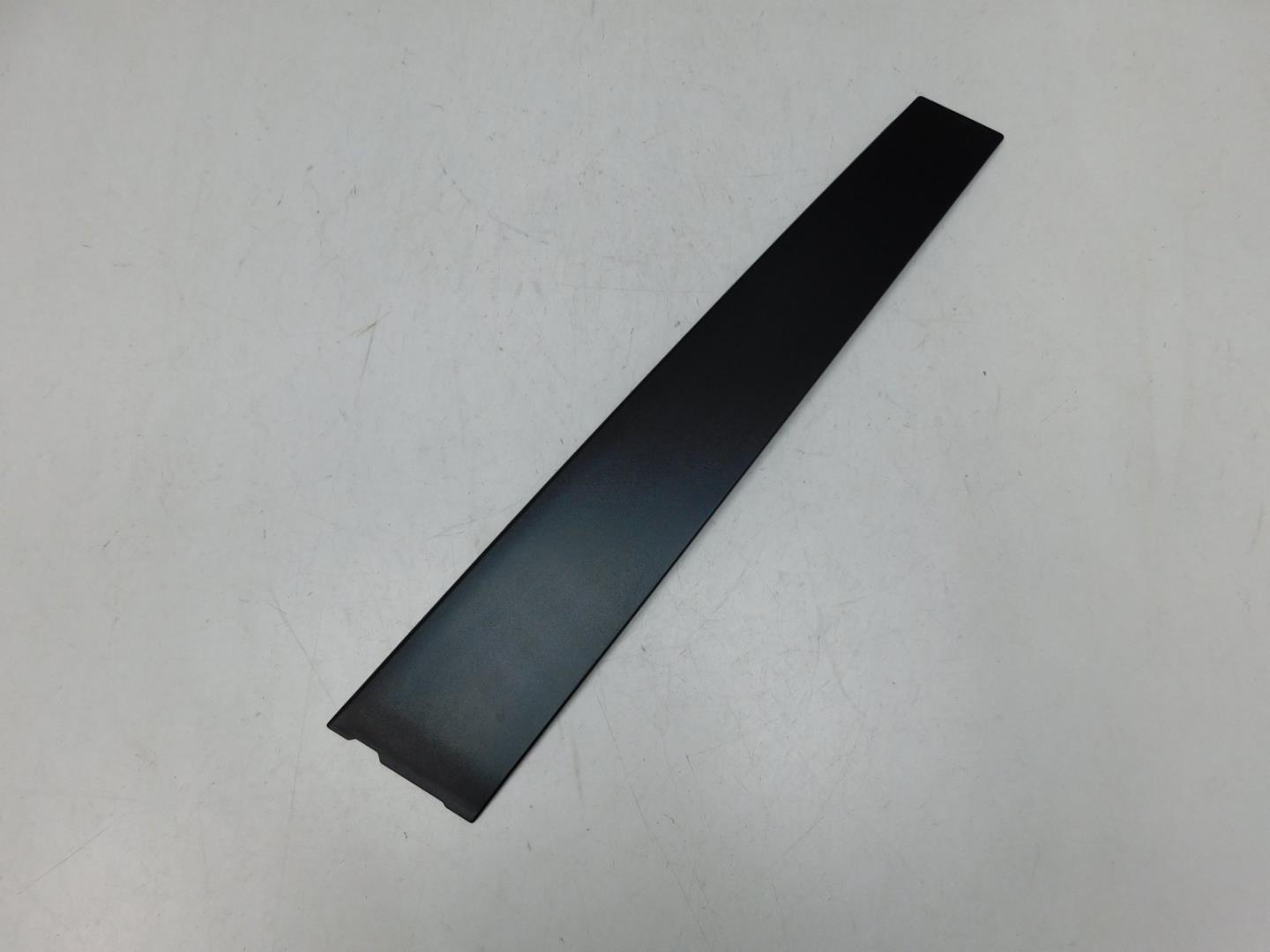 Накладка двери передней левой