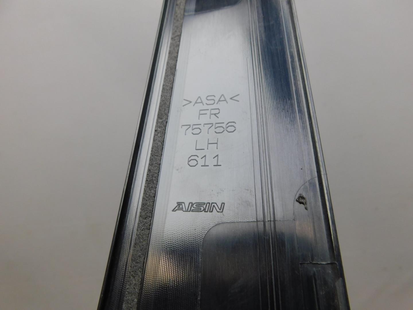 Накладка двери передней левой