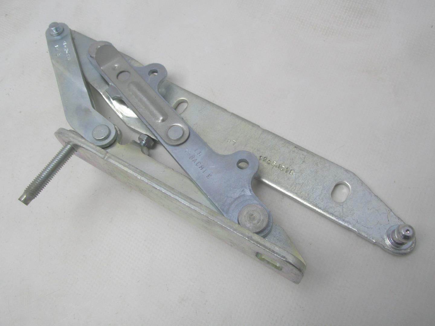 Петля капота левая