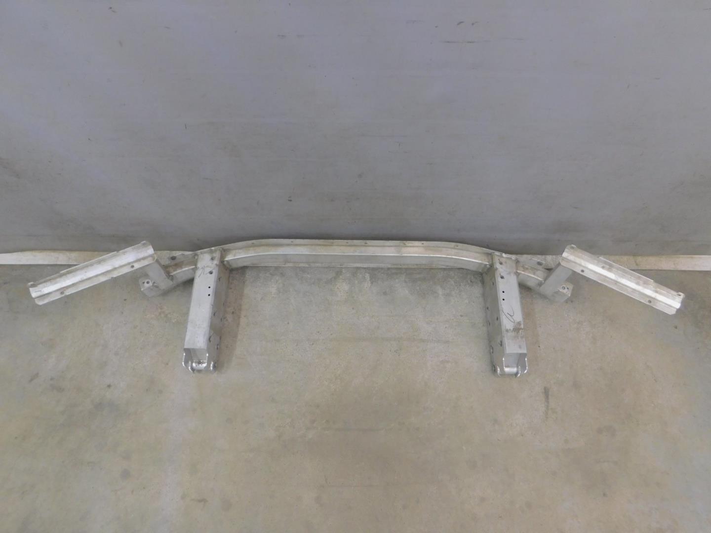 Усилитель переднего бампера