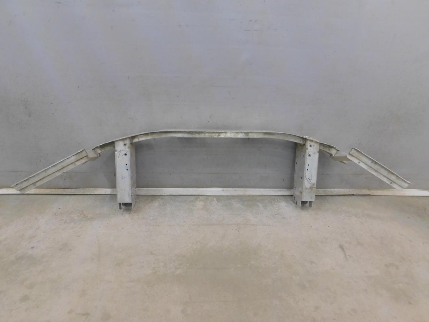 Усилитель переднего бампера