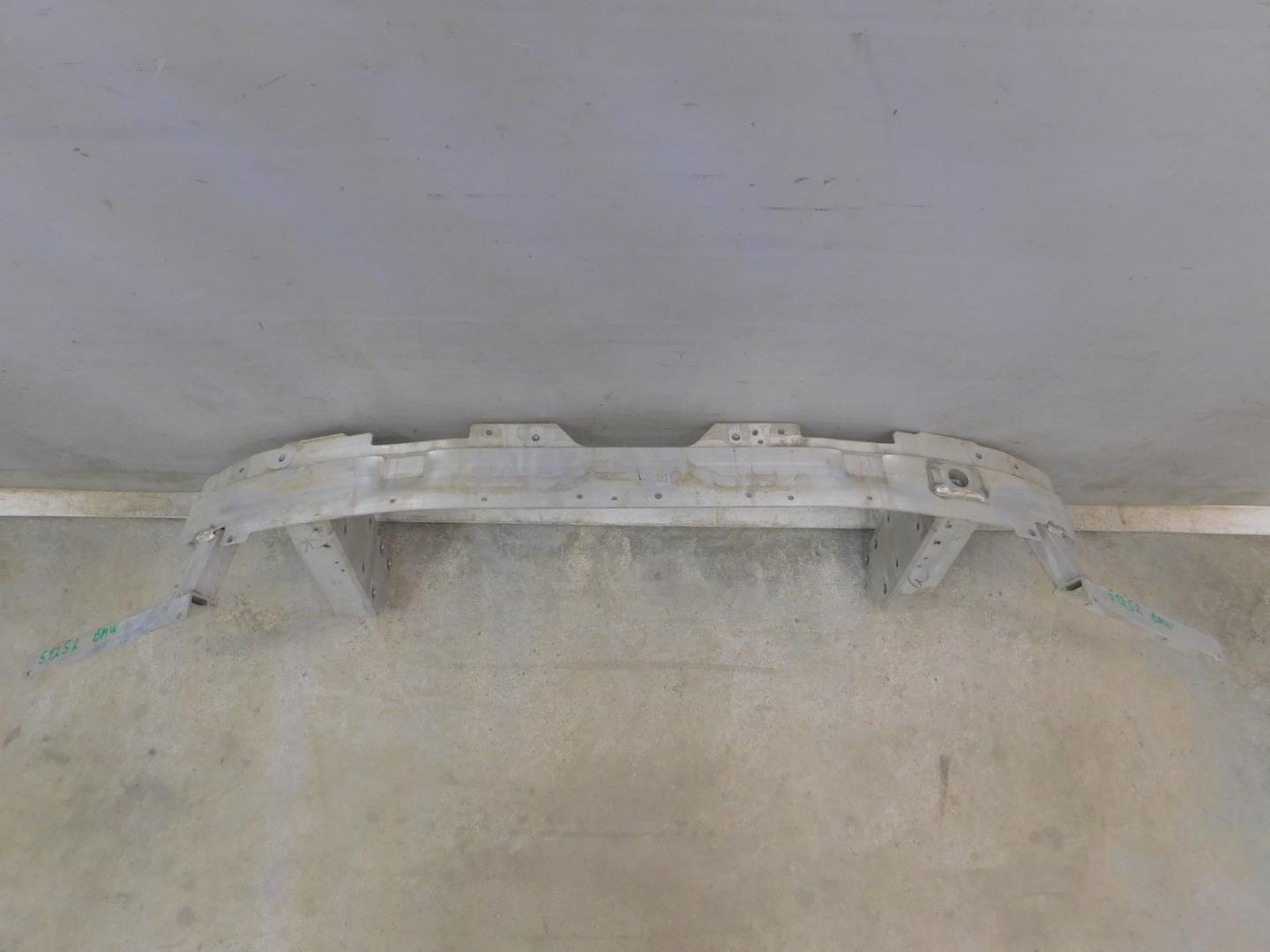 Усилитель переднего бампера