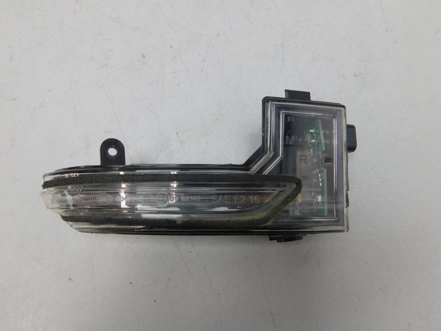 Повторитель поворота белый