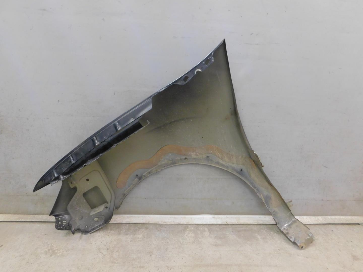 Крыло переднее правое