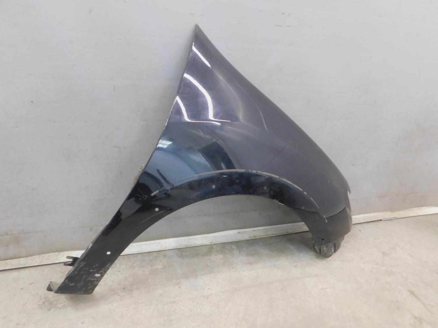 Крыло переднее правое