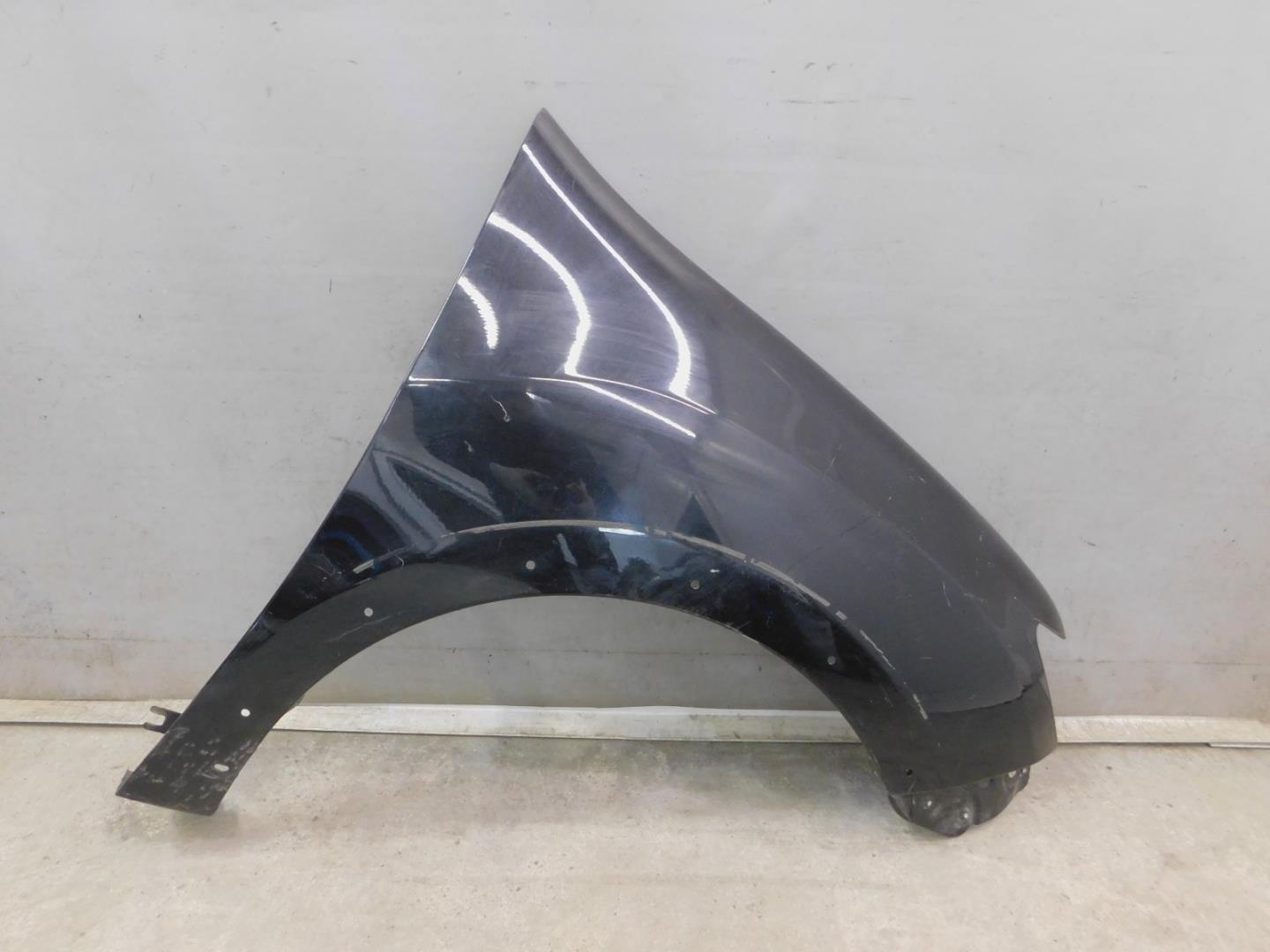 Крыло переднее правое