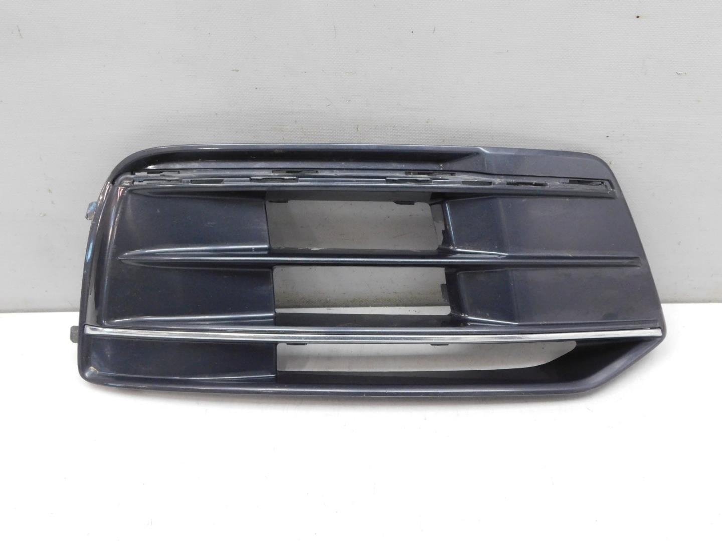 Решетка в бампер правая