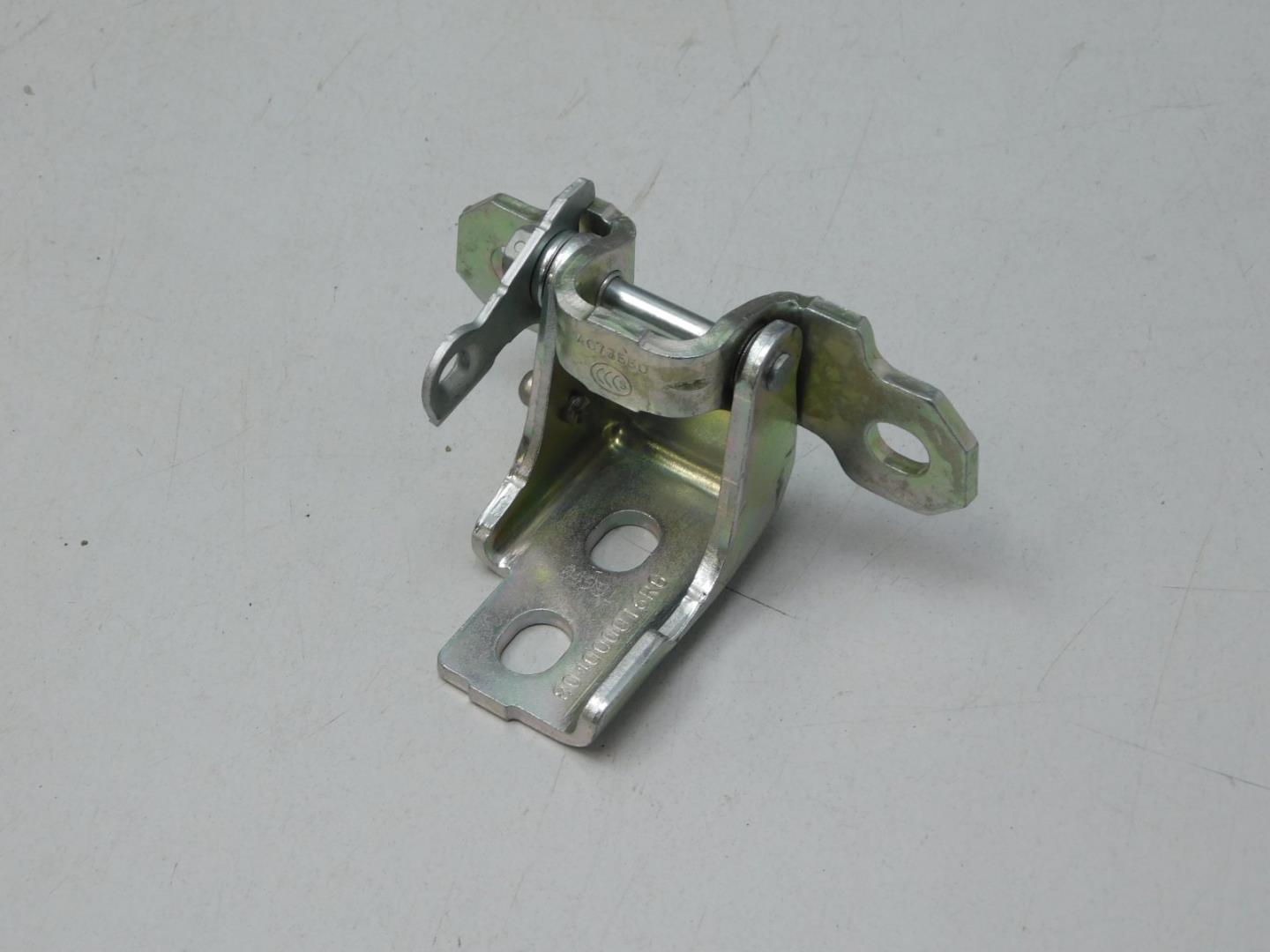 Петля двери задней правой верхняя