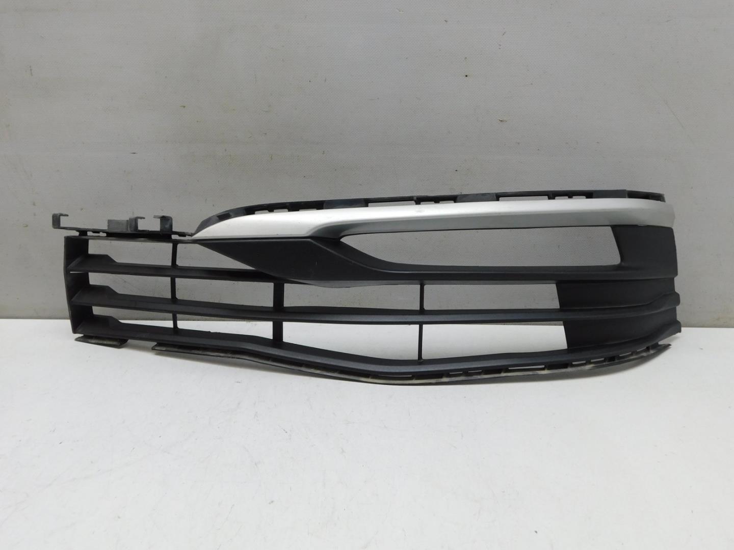 Решетка в бампер левая