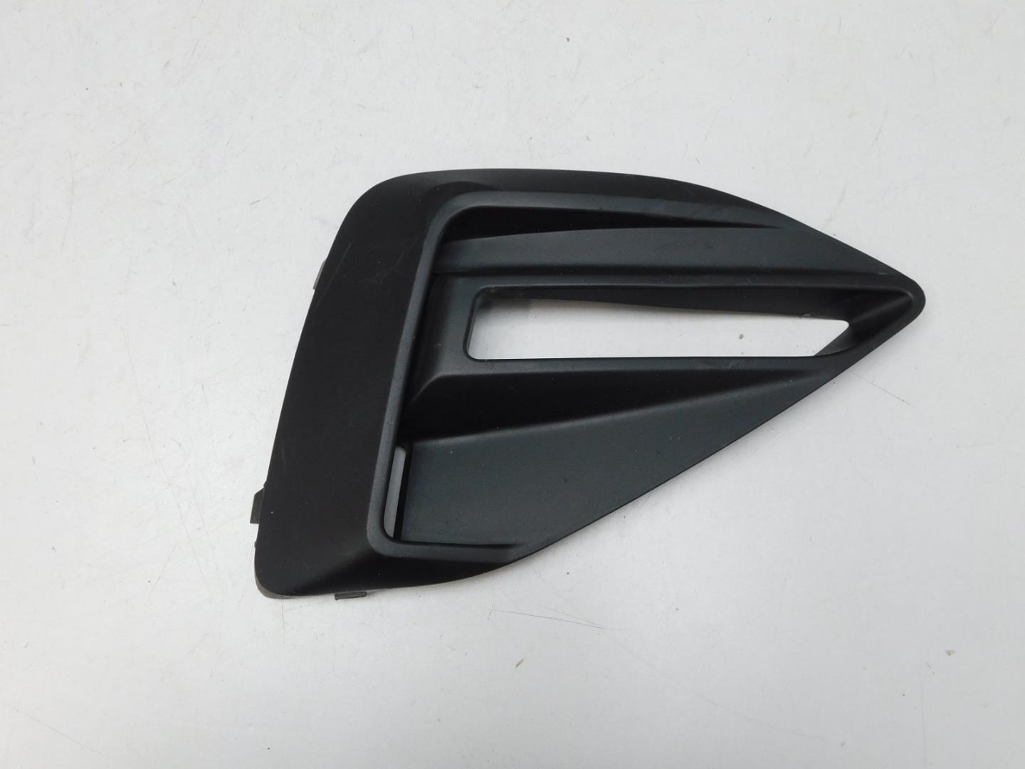 Решетка в бампер правая