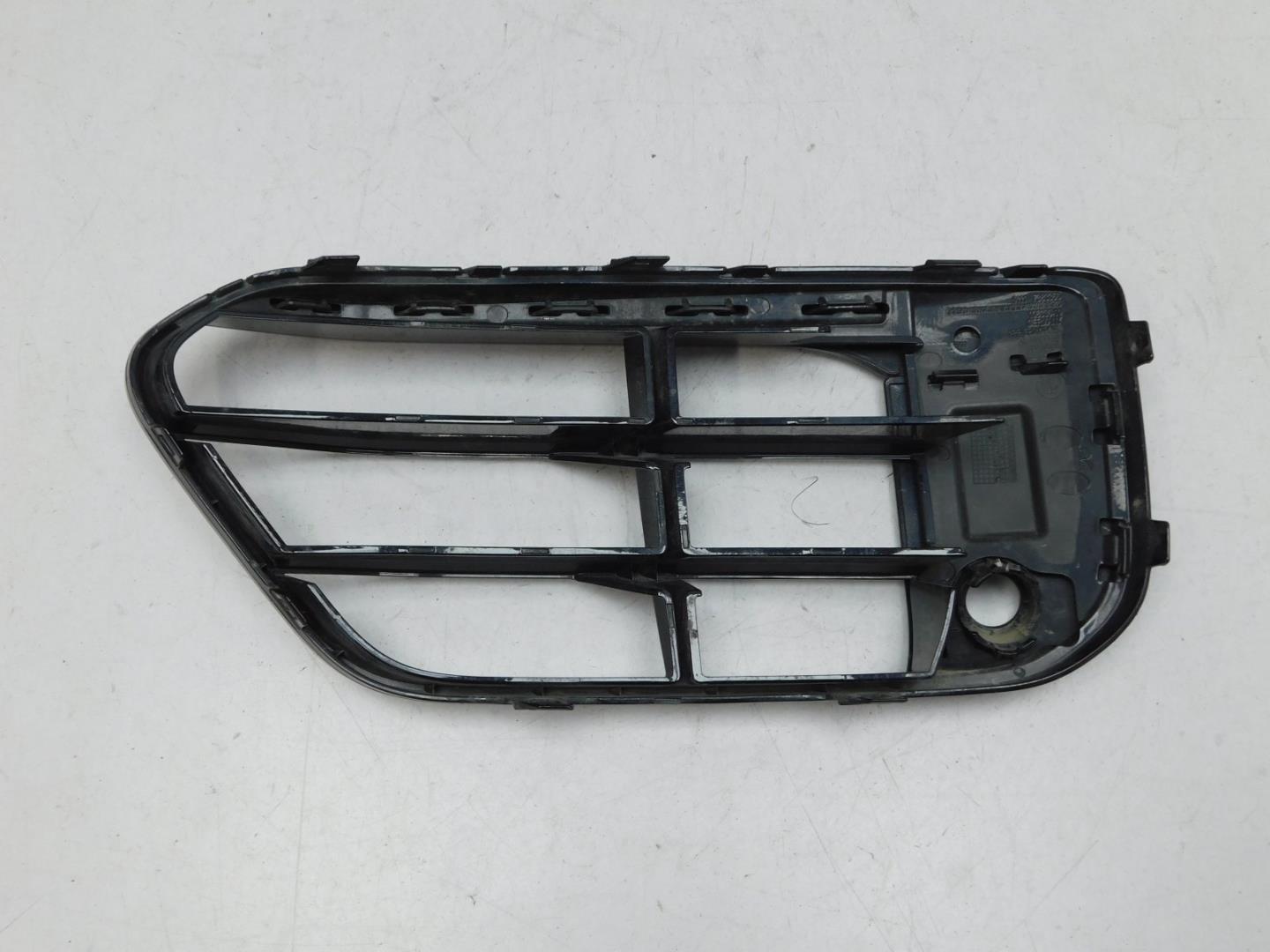 Решетка в бампер правая